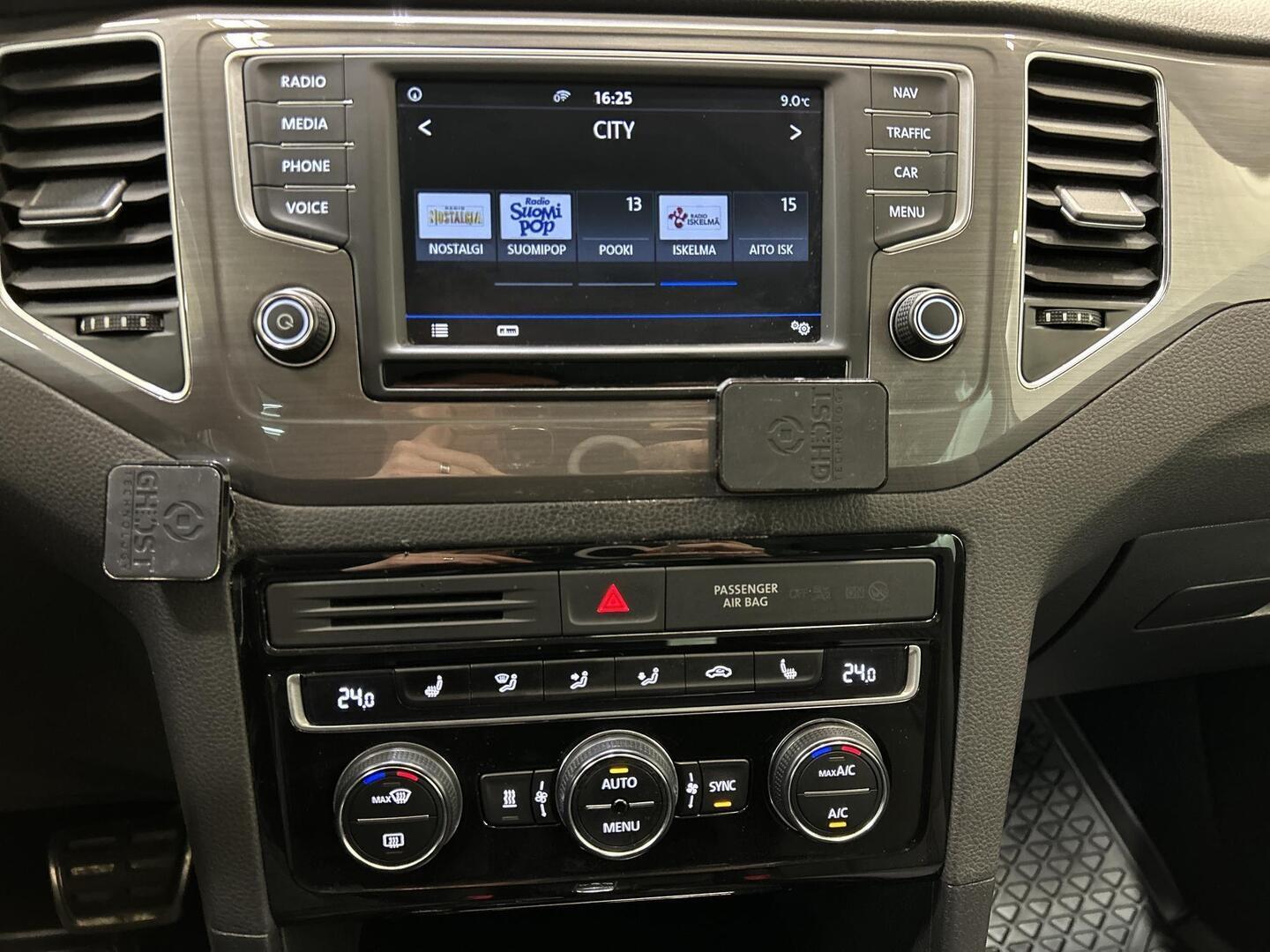 VOLKSWAGEN Golf Sportsvan 2016