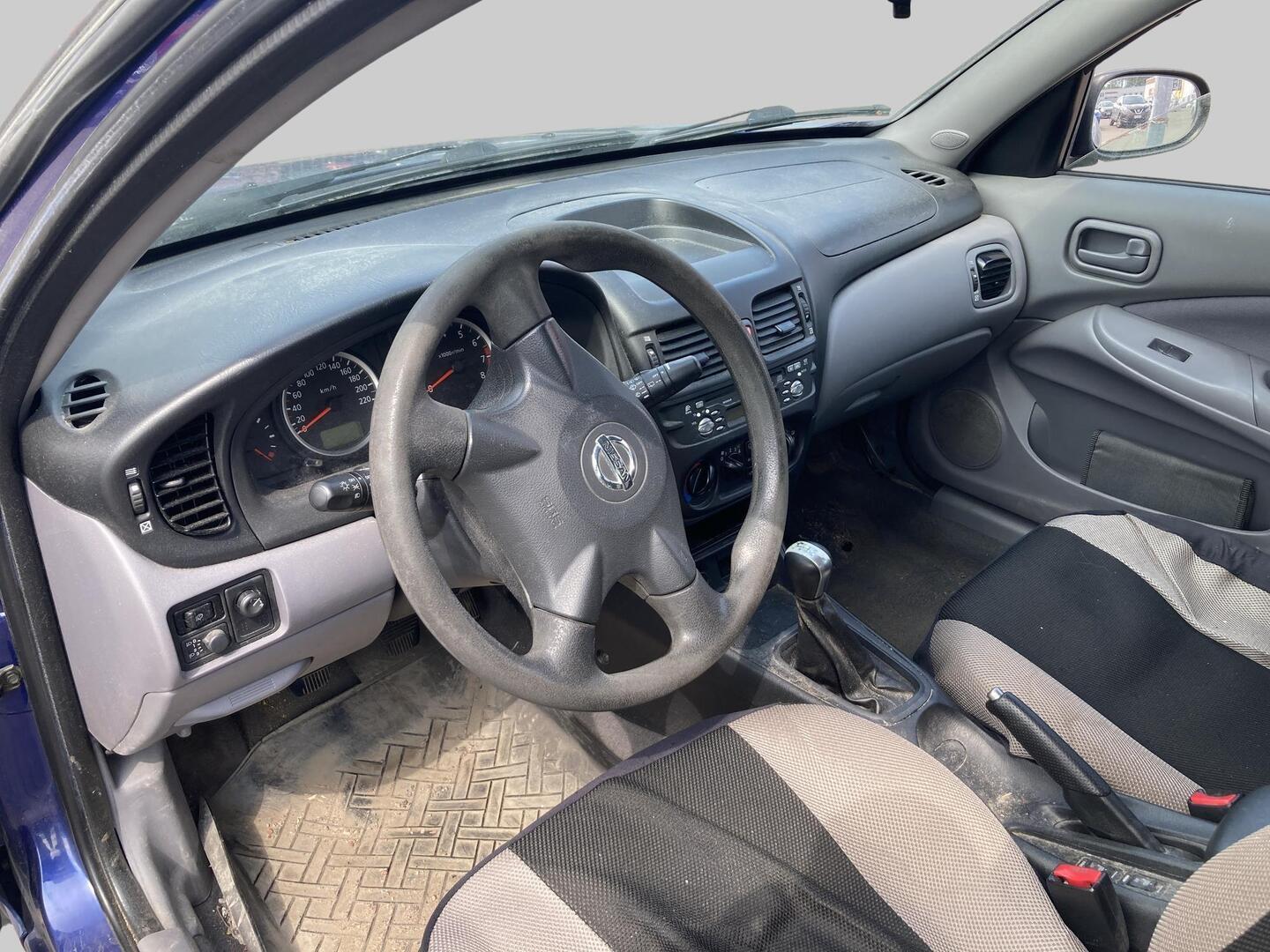 NISSAN Almera 2004