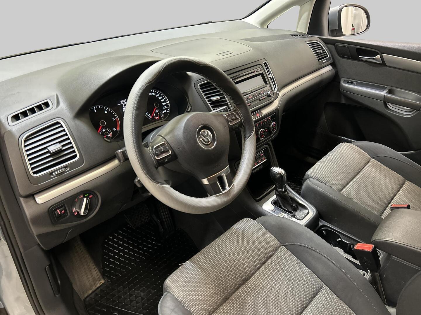 VOLKSWAGEN Sharan 2012