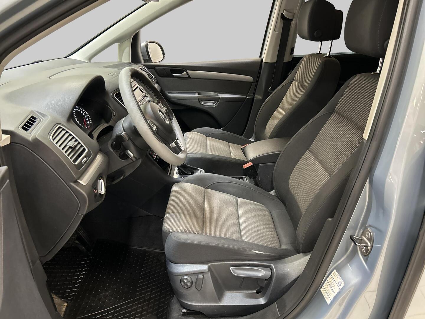 VOLKSWAGEN Sharan 2012