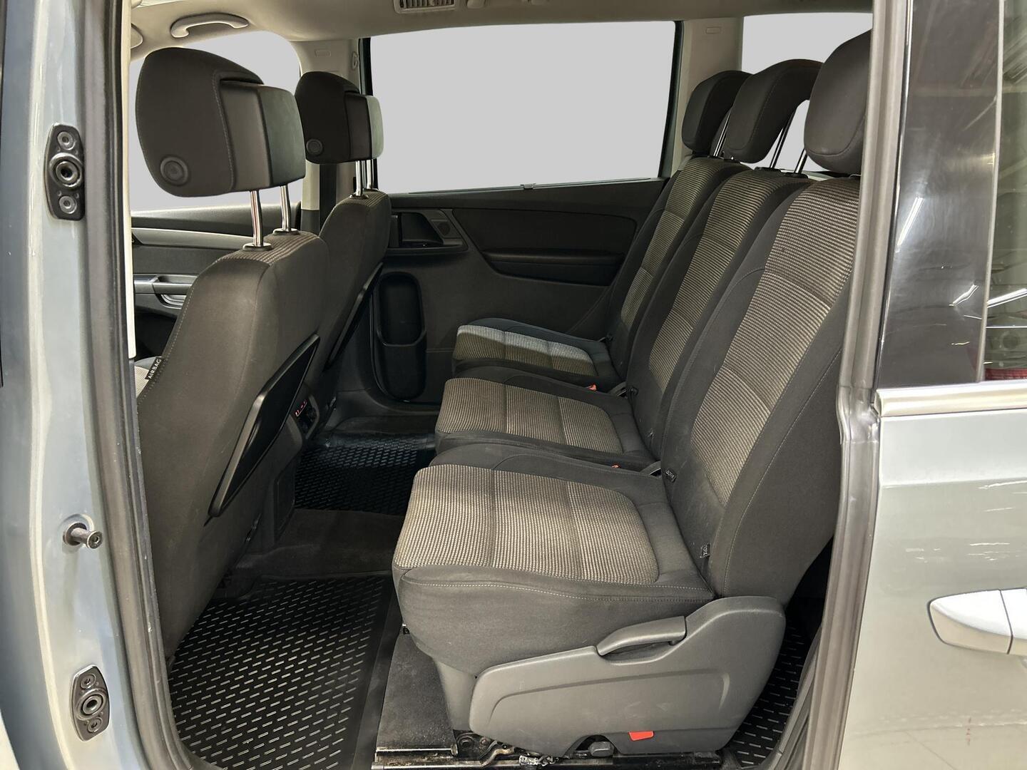 VOLKSWAGEN Sharan 2012