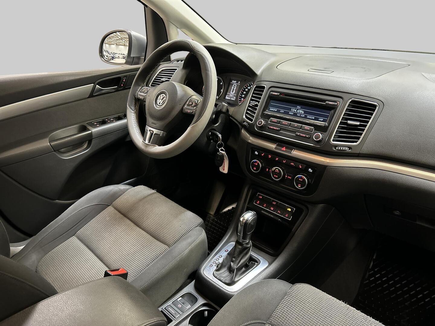 VOLKSWAGEN Sharan 2012