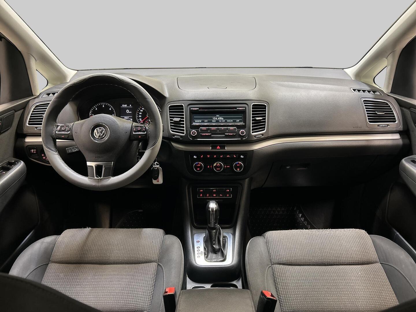 VOLKSWAGEN Sharan 2012