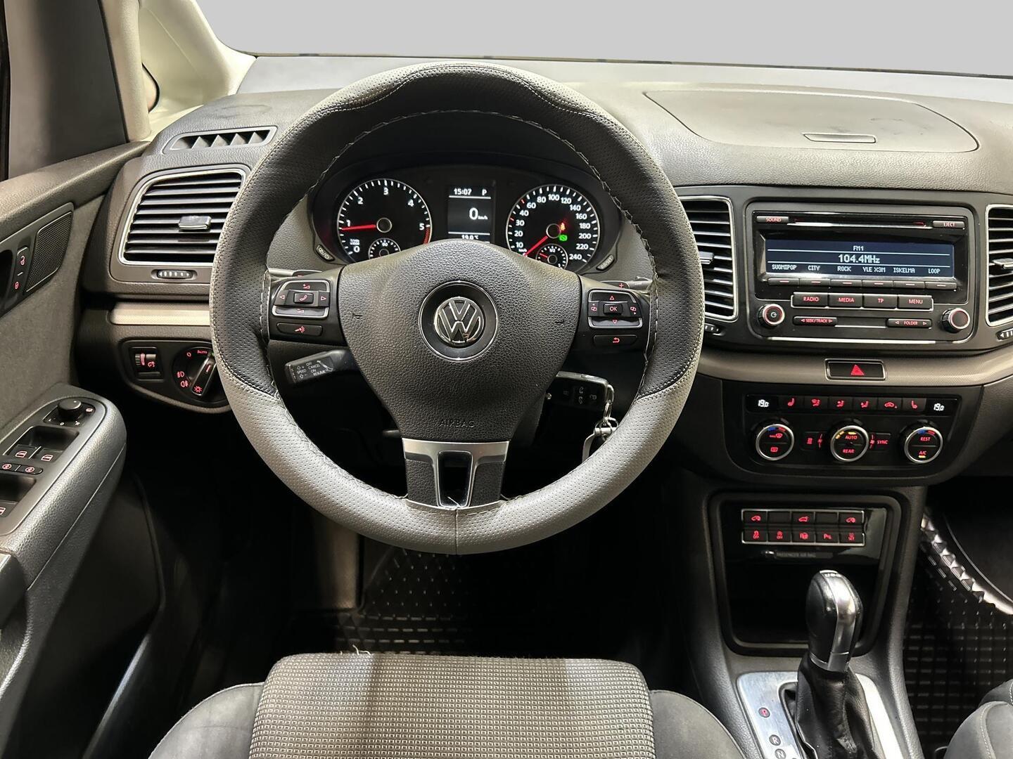 VOLKSWAGEN Sharan 2012