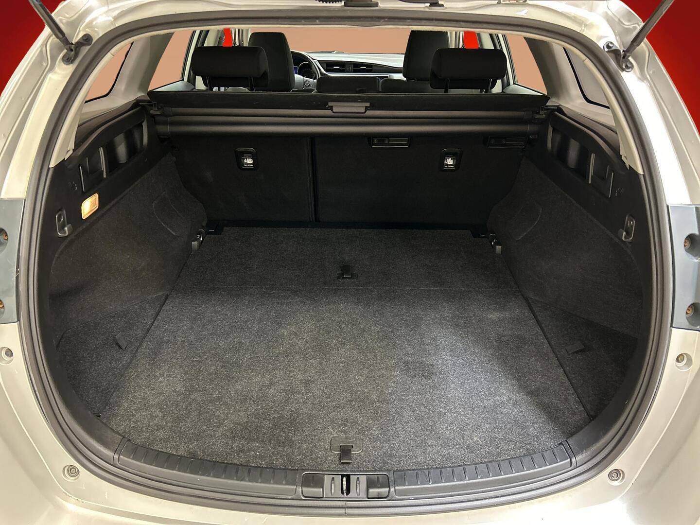 TOYOTA Auris 2015