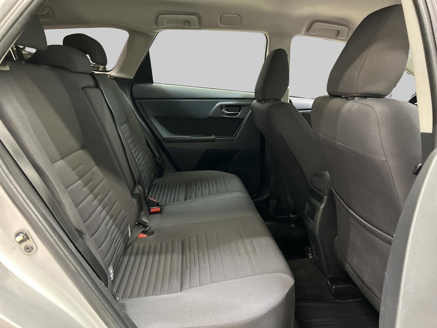 TOYOTA Auris 2015