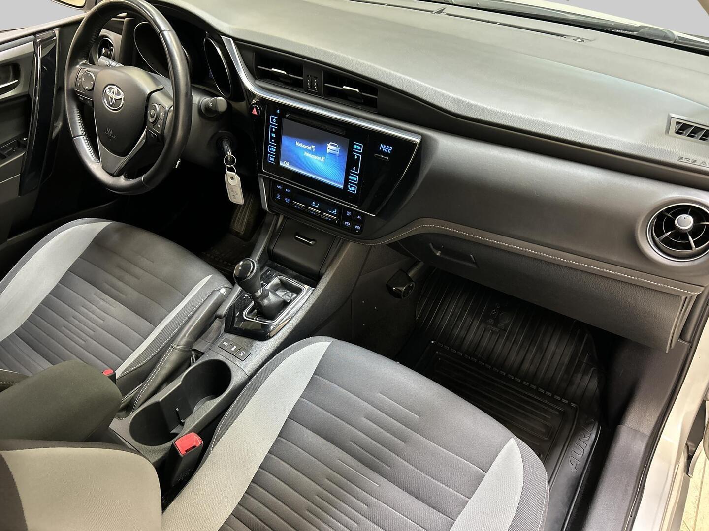 TOYOTA Auris 2015