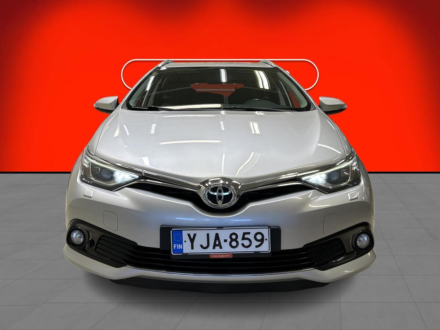 TOYOTA Auris 2015