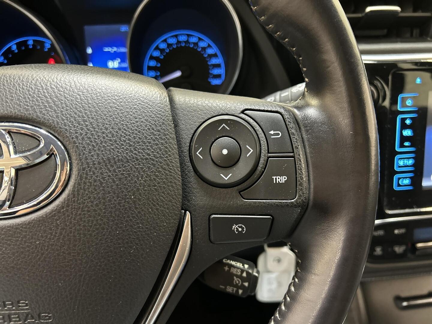 TOYOTA Auris 2015