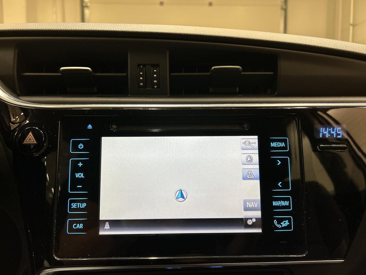 TOYOTA Auris 2015