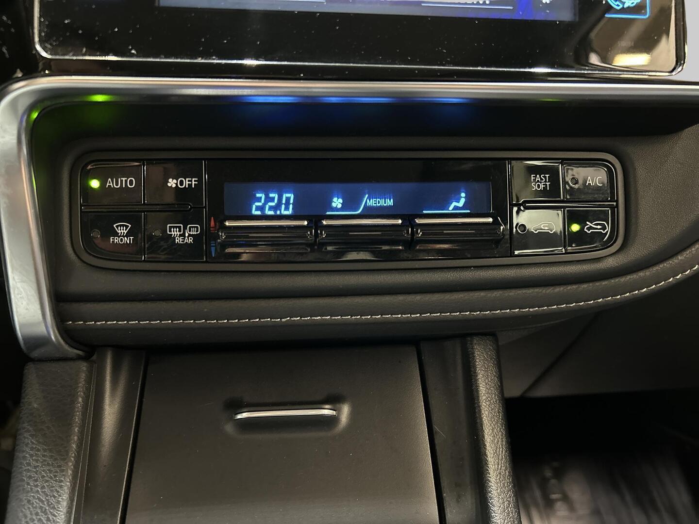 TOYOTA Auris 2015