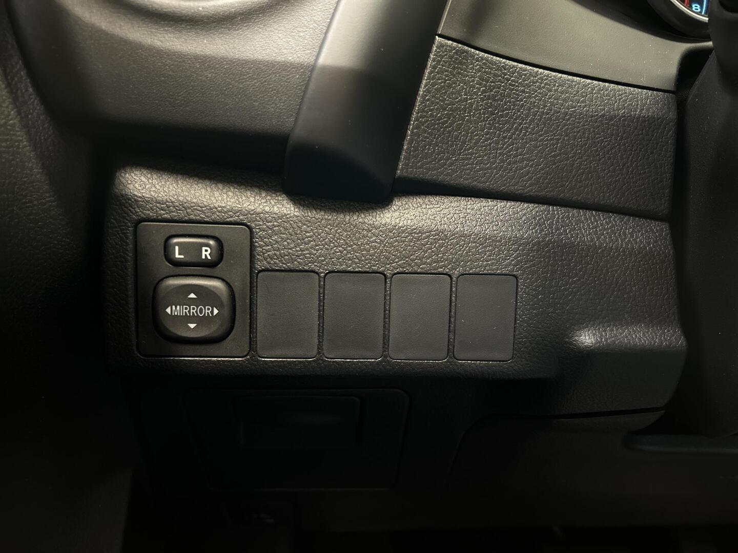 TOYOTA Auris 2015