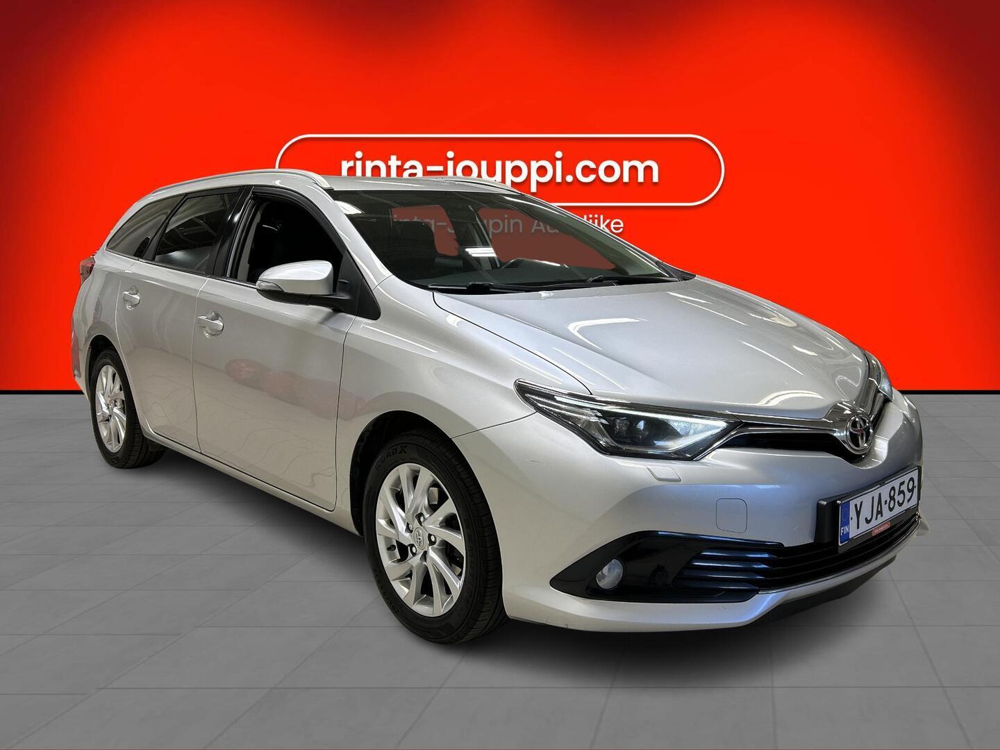 TOYOTA Auris 2015
