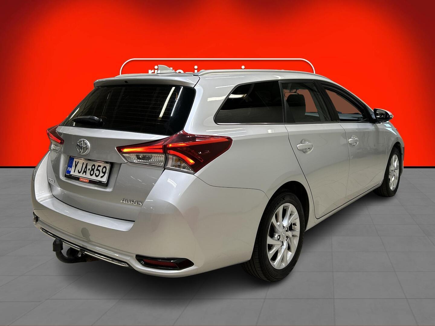 TOYOTA Auris 2015
