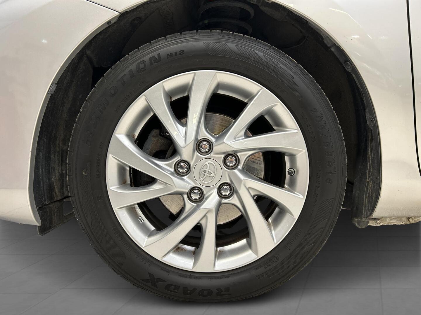 TOYOTA Auris 2015