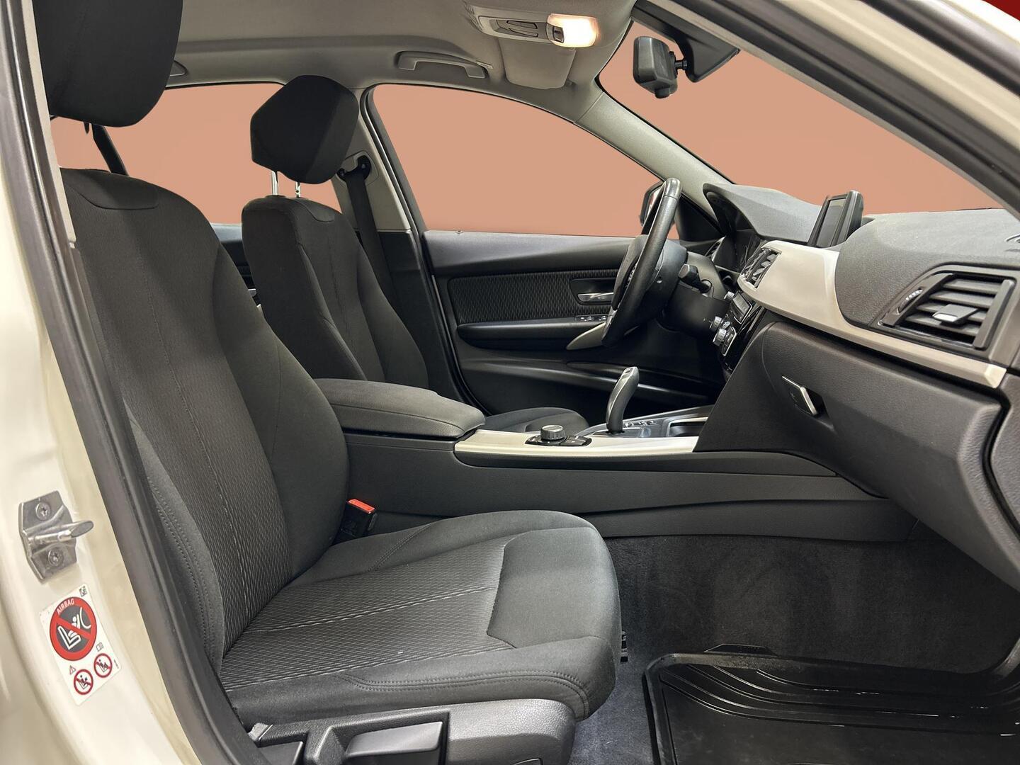 BMW 318 2017