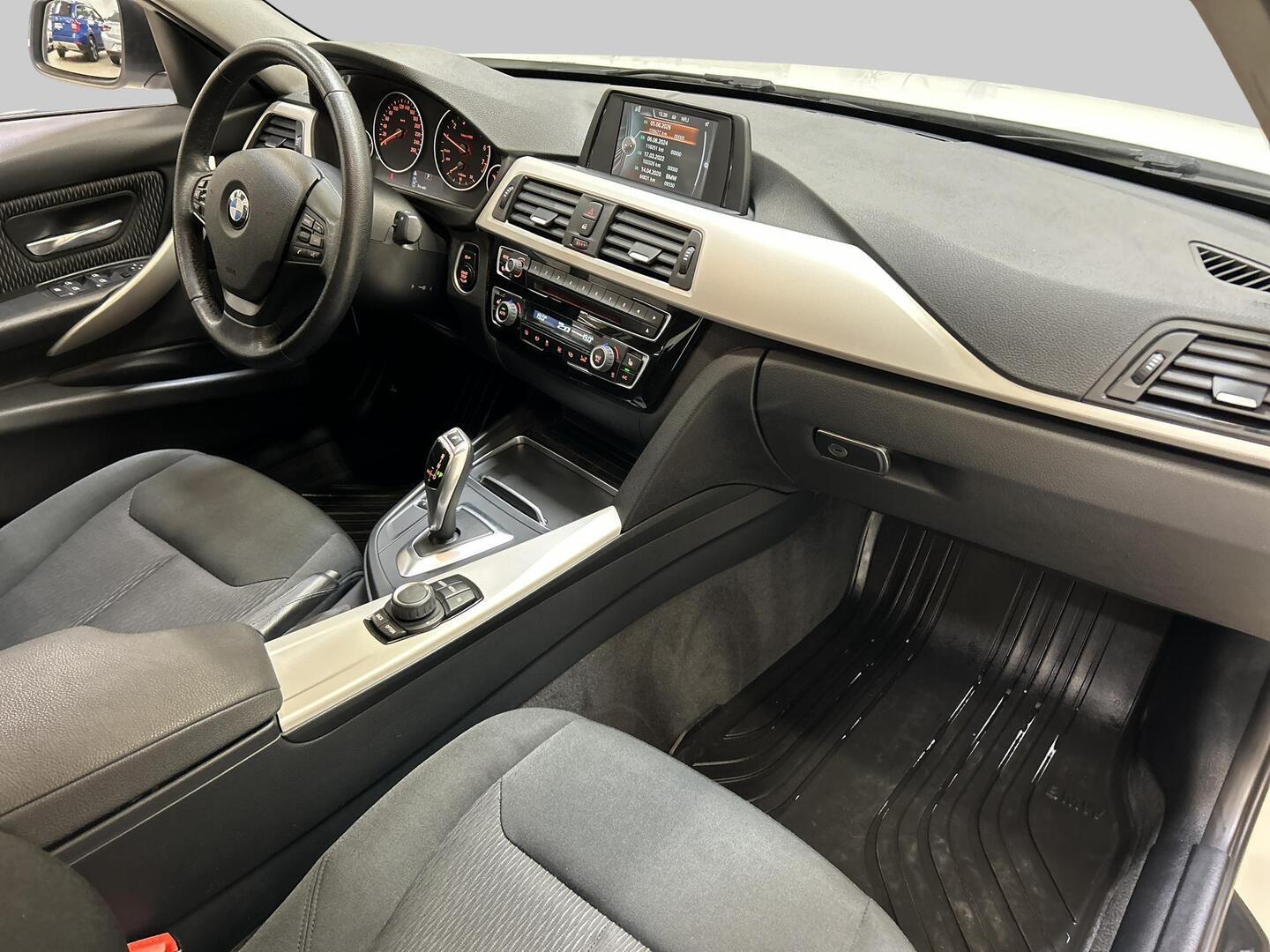 BMW 318 2017