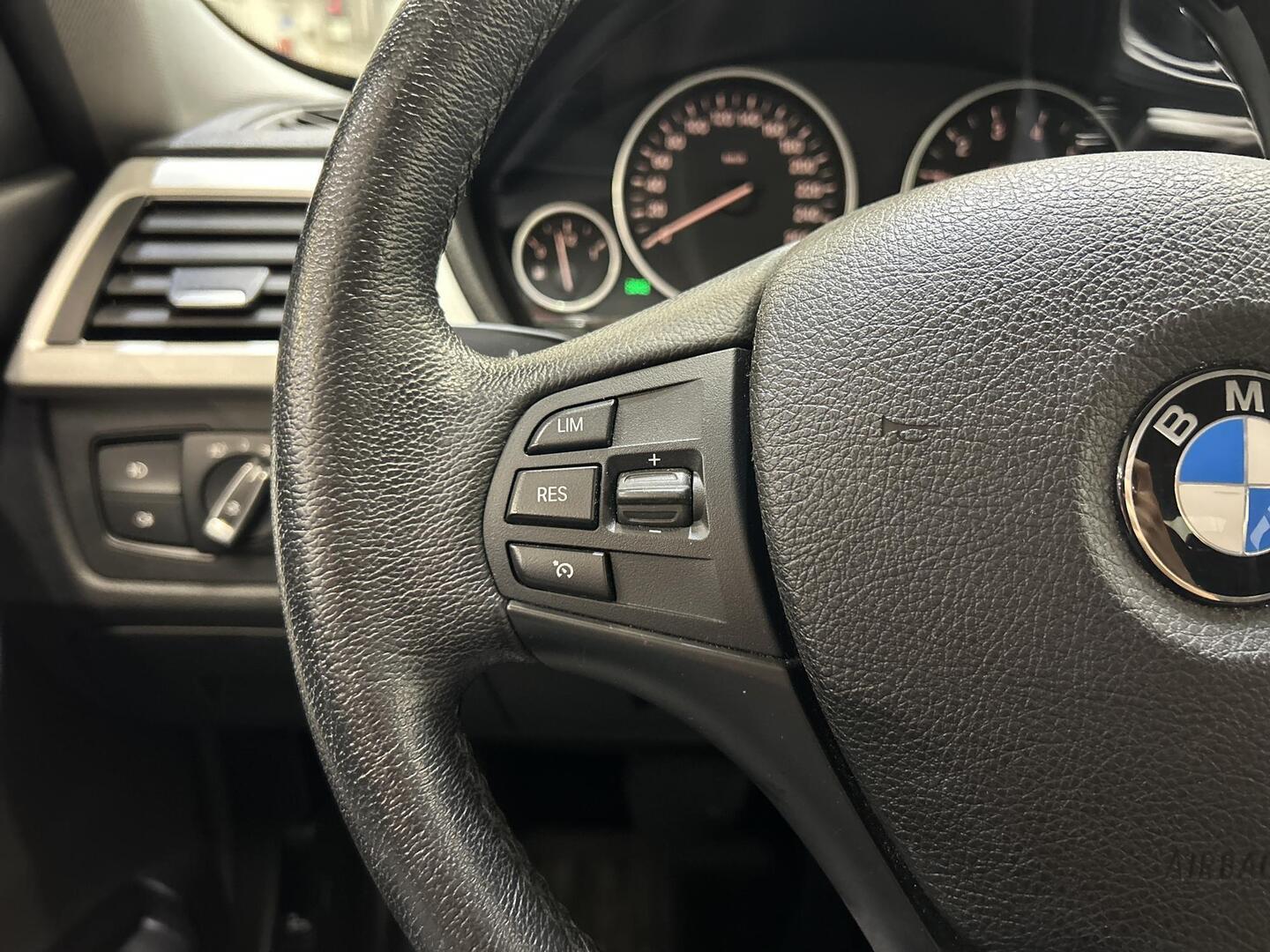 BMW 318 2017