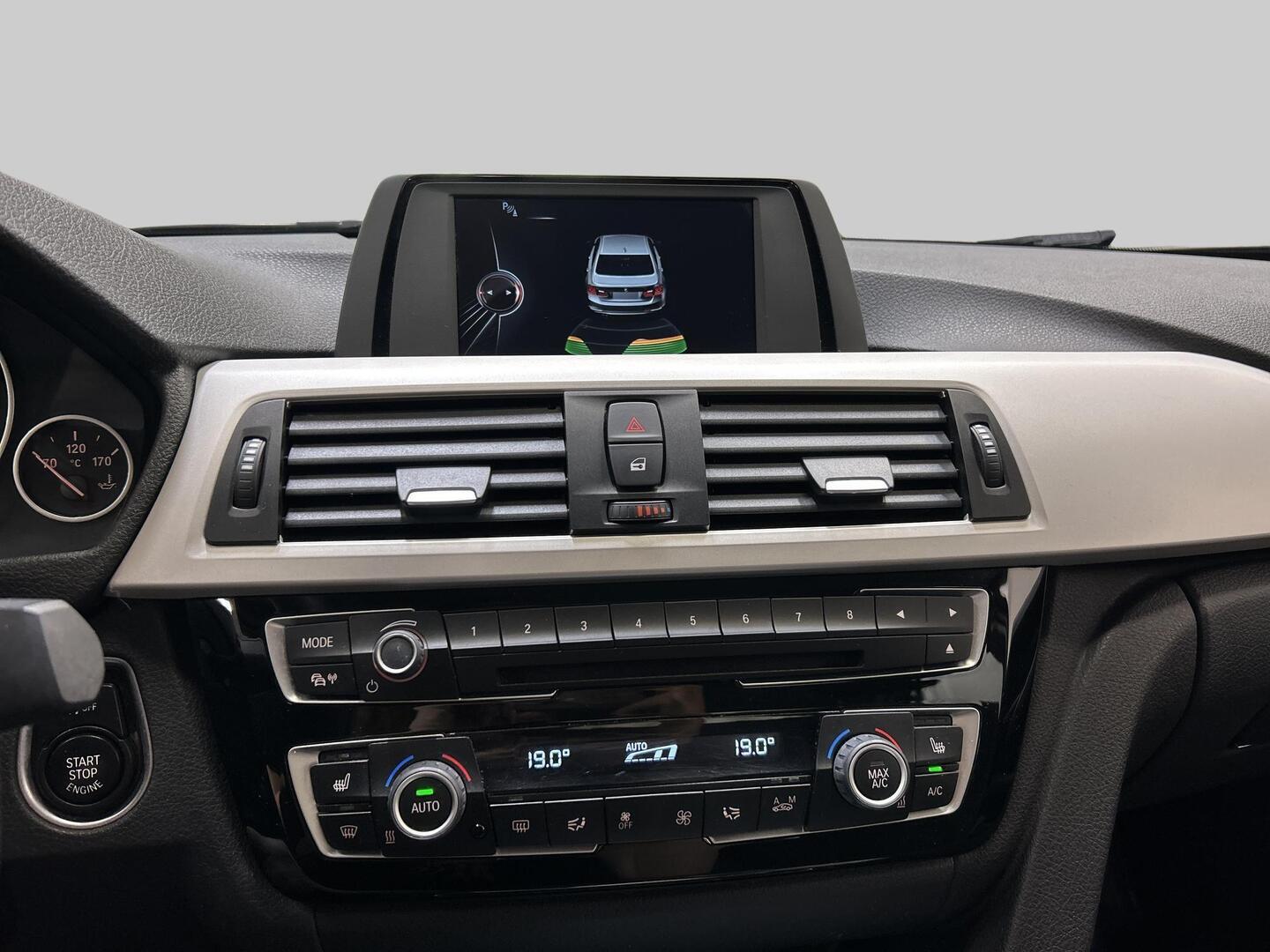 BMW 318 2017