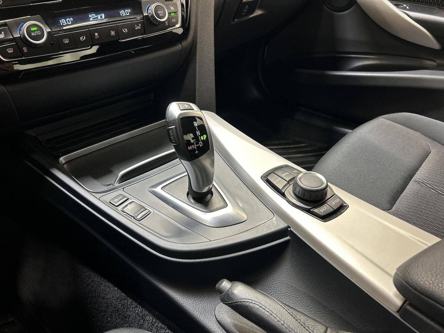 BMW 318 2017