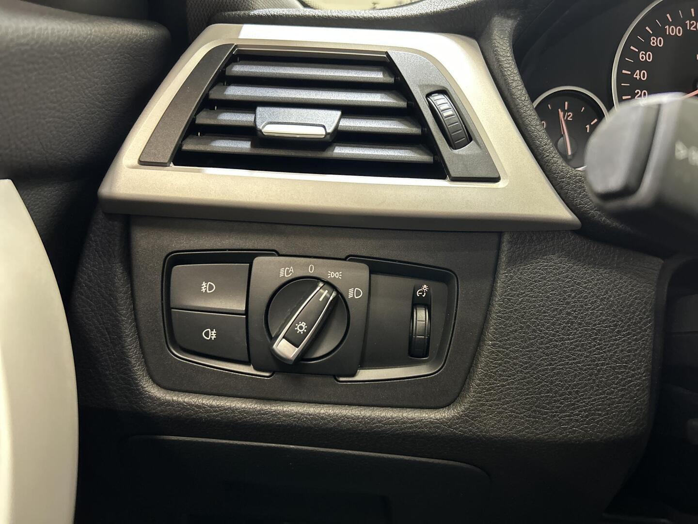 BMW 318 2017