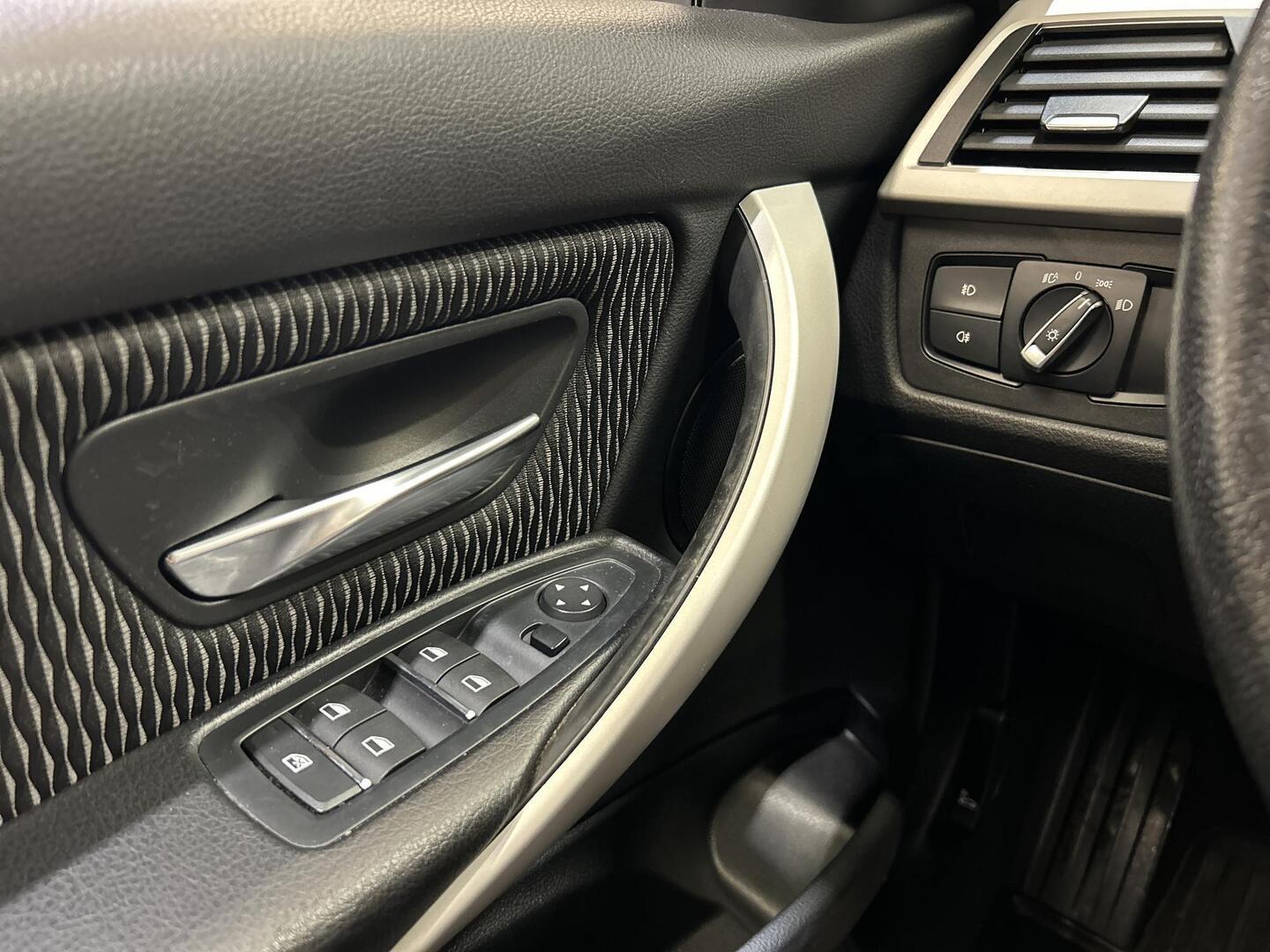 BMW 318 2017