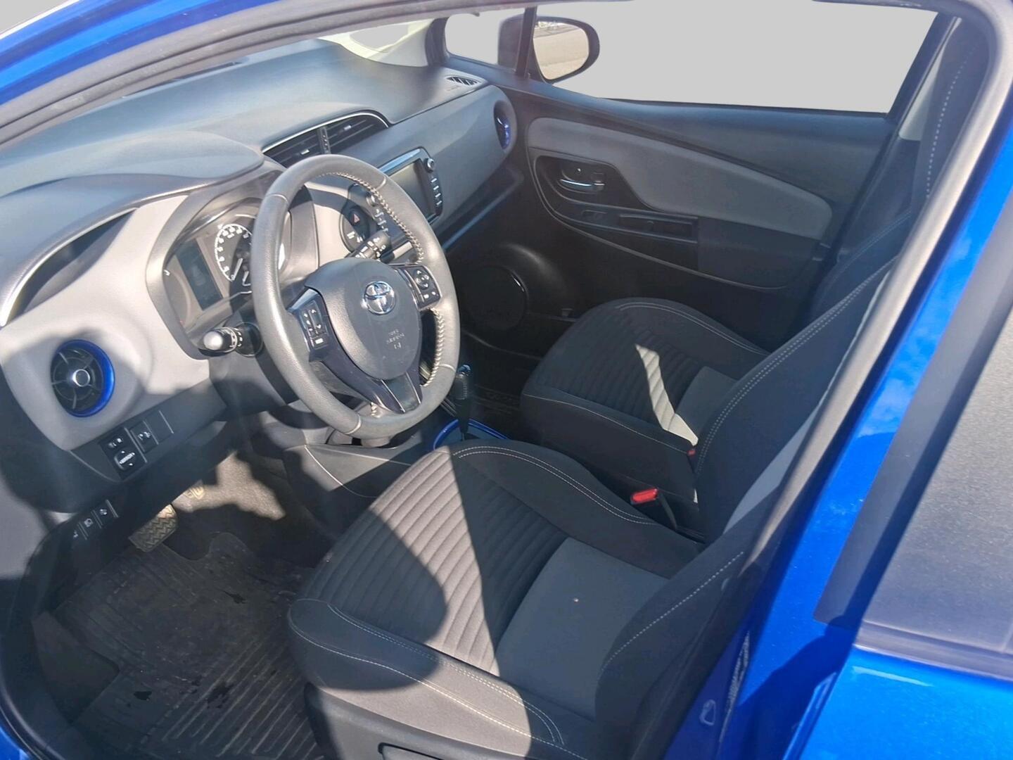 TOYOTA Yaris 2017