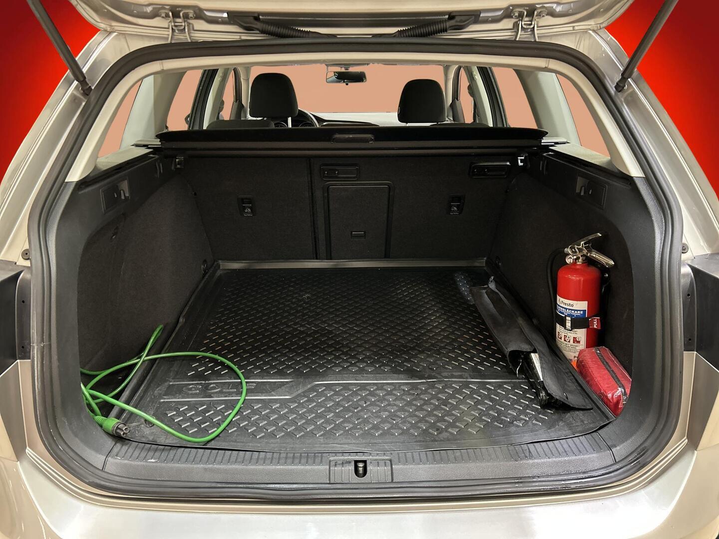 VOLKSWAGEN Golf 2016