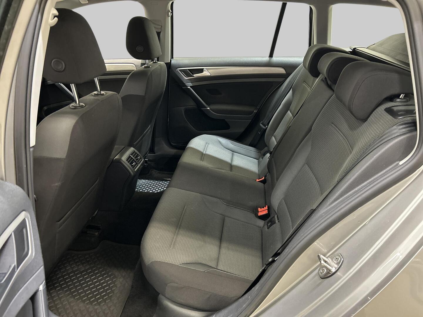 VOLKSWAGEN Golf 2016