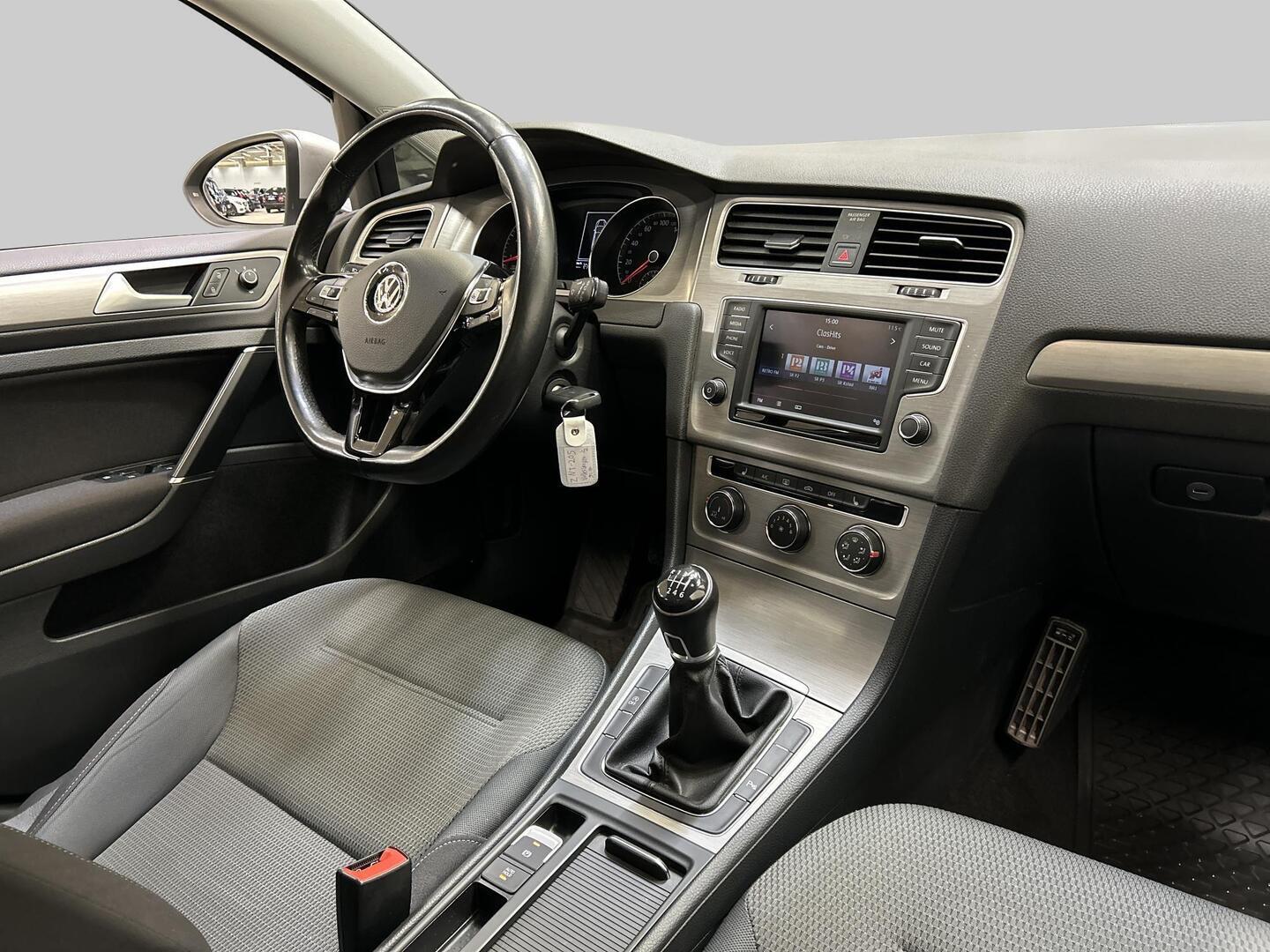 VOLKSWAGEN Golf 2016