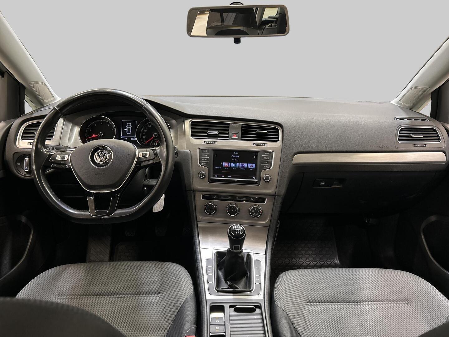 VOLKSWAGEN Golf 2016