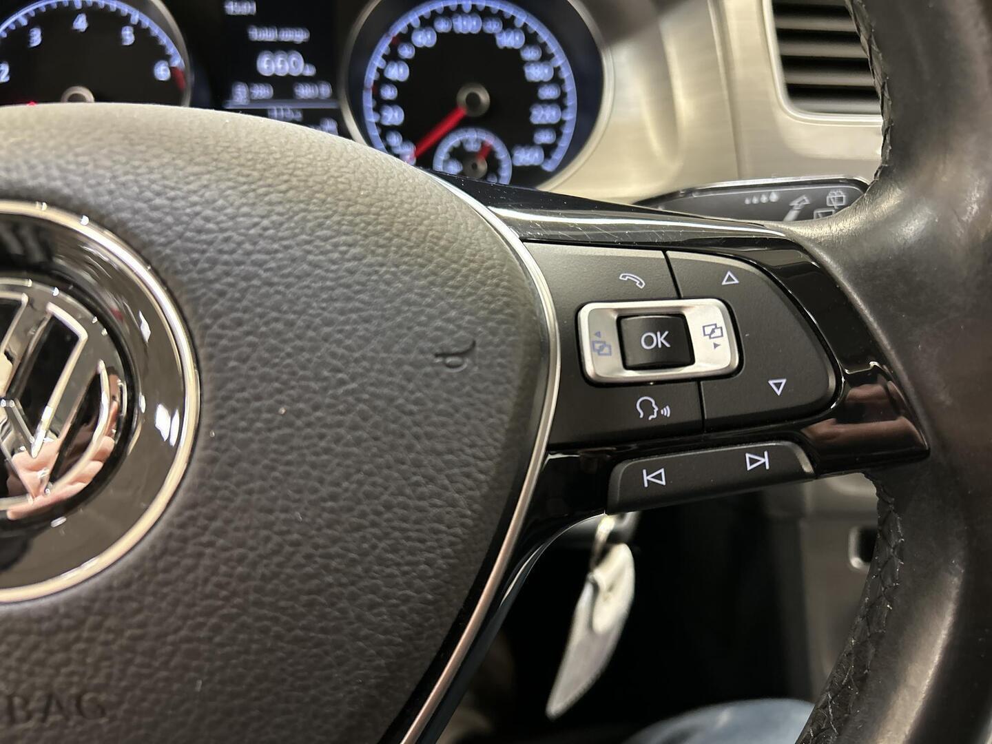 VOLKSWAGEN Golf 2016