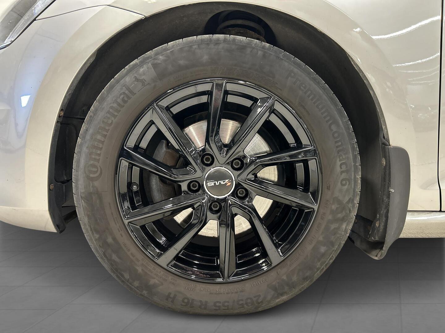 VOLKSWAGEN Golf 2016