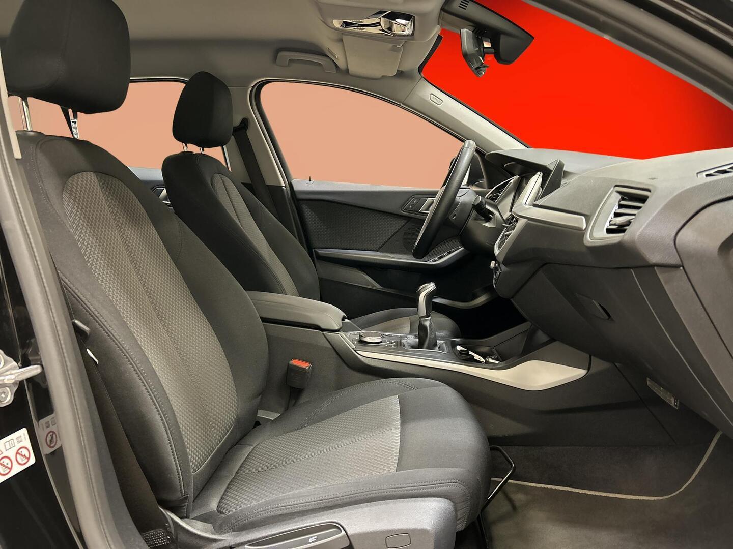 BMW 118 2023