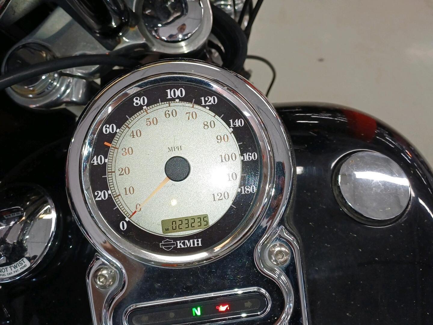 HARLEY-DAVIDSON DYNA 2010