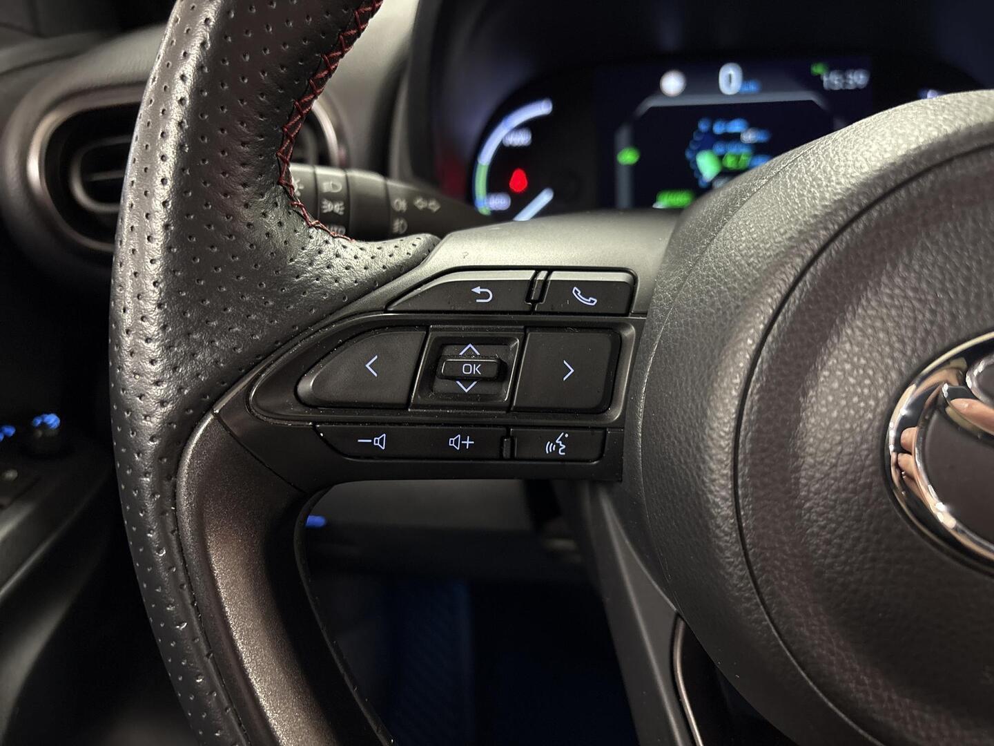 TOYOTA YARIS CROSS 2023