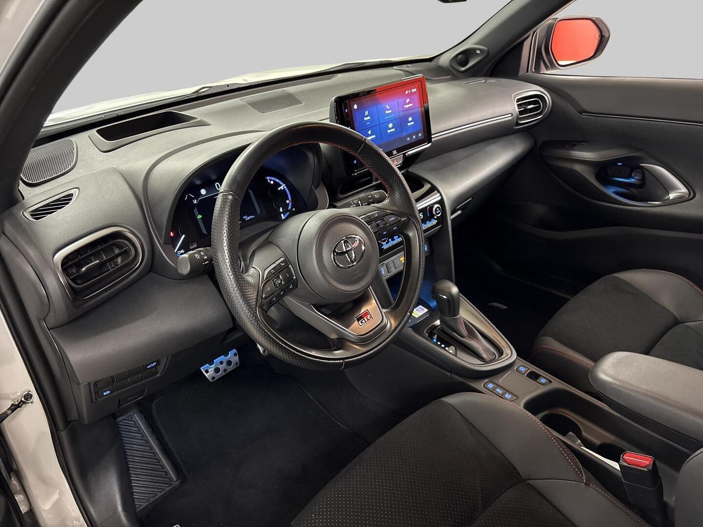 TOYOTA YARIS CROSS 2023