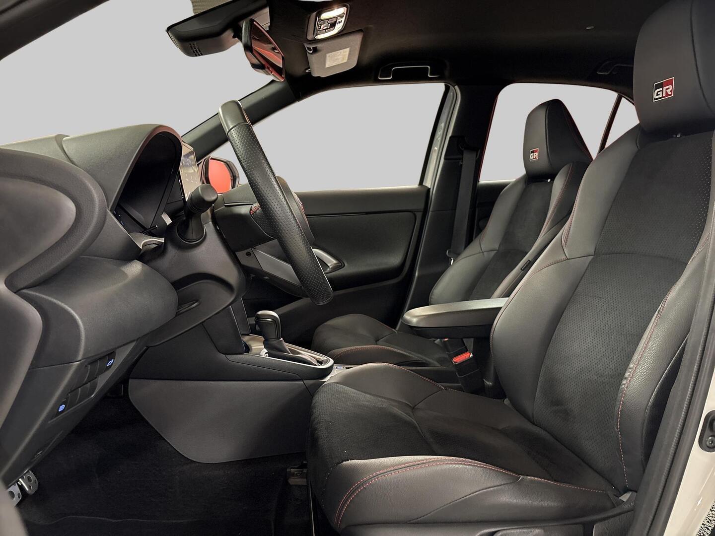 TOYOTA YARIS CROSS 2023