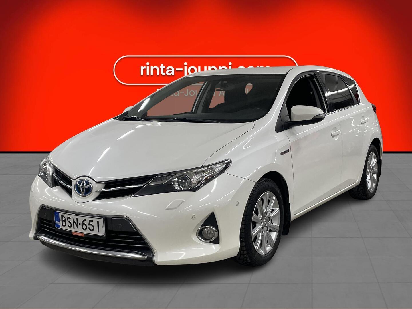 TOYOTA Auris 2015
