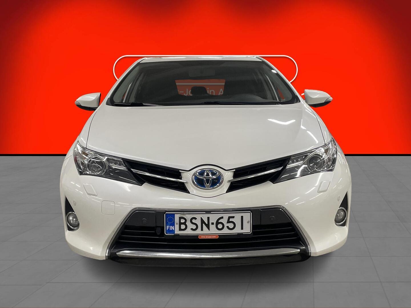TOYOTA Auris 2015