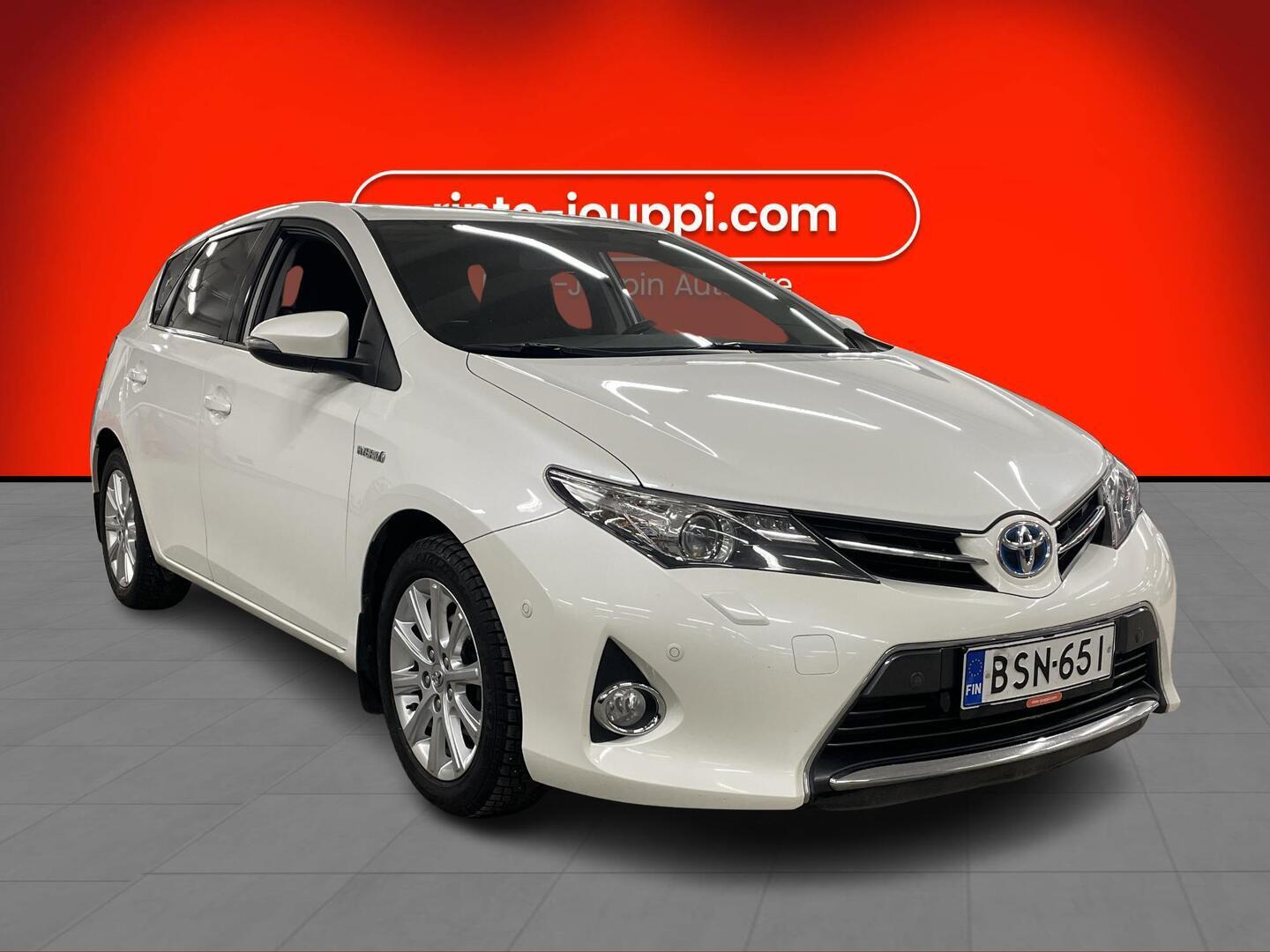 TOYOTA Auris 2015