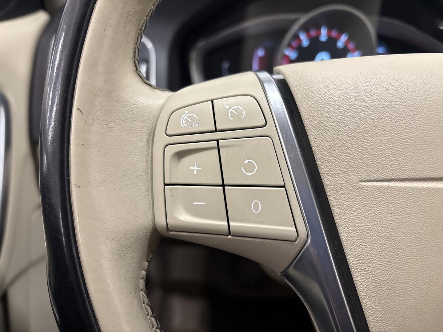 VOLVO S60 2015