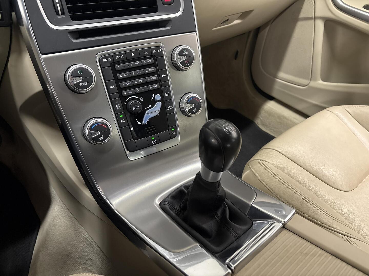 VOLVO S60 2015