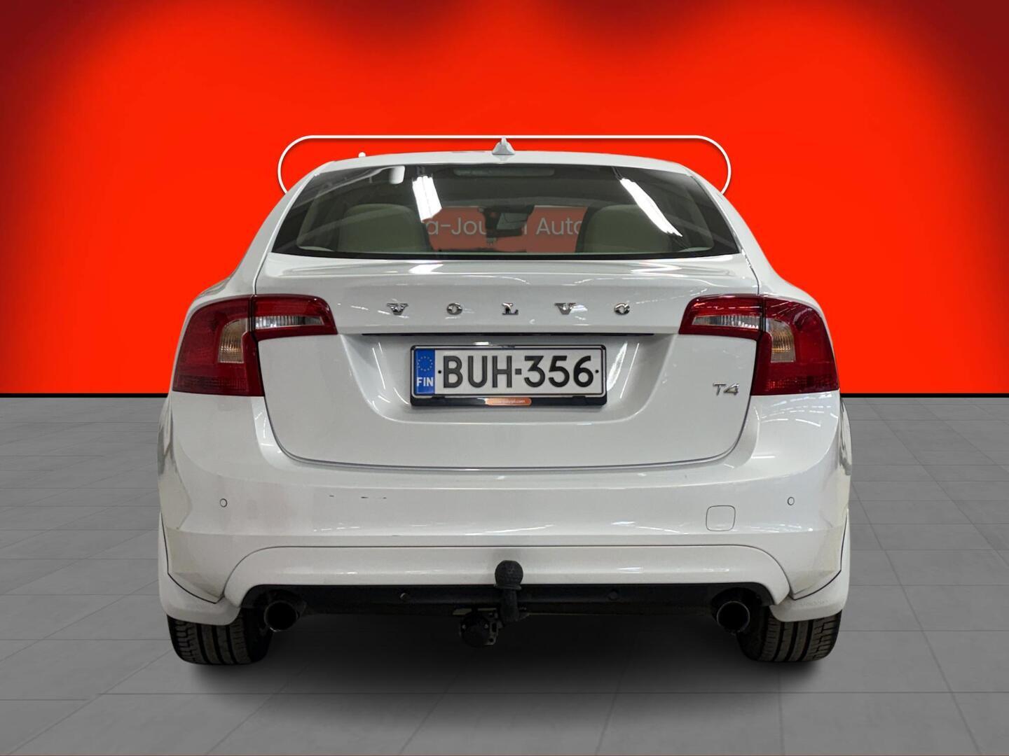 VOLVO S60 2015