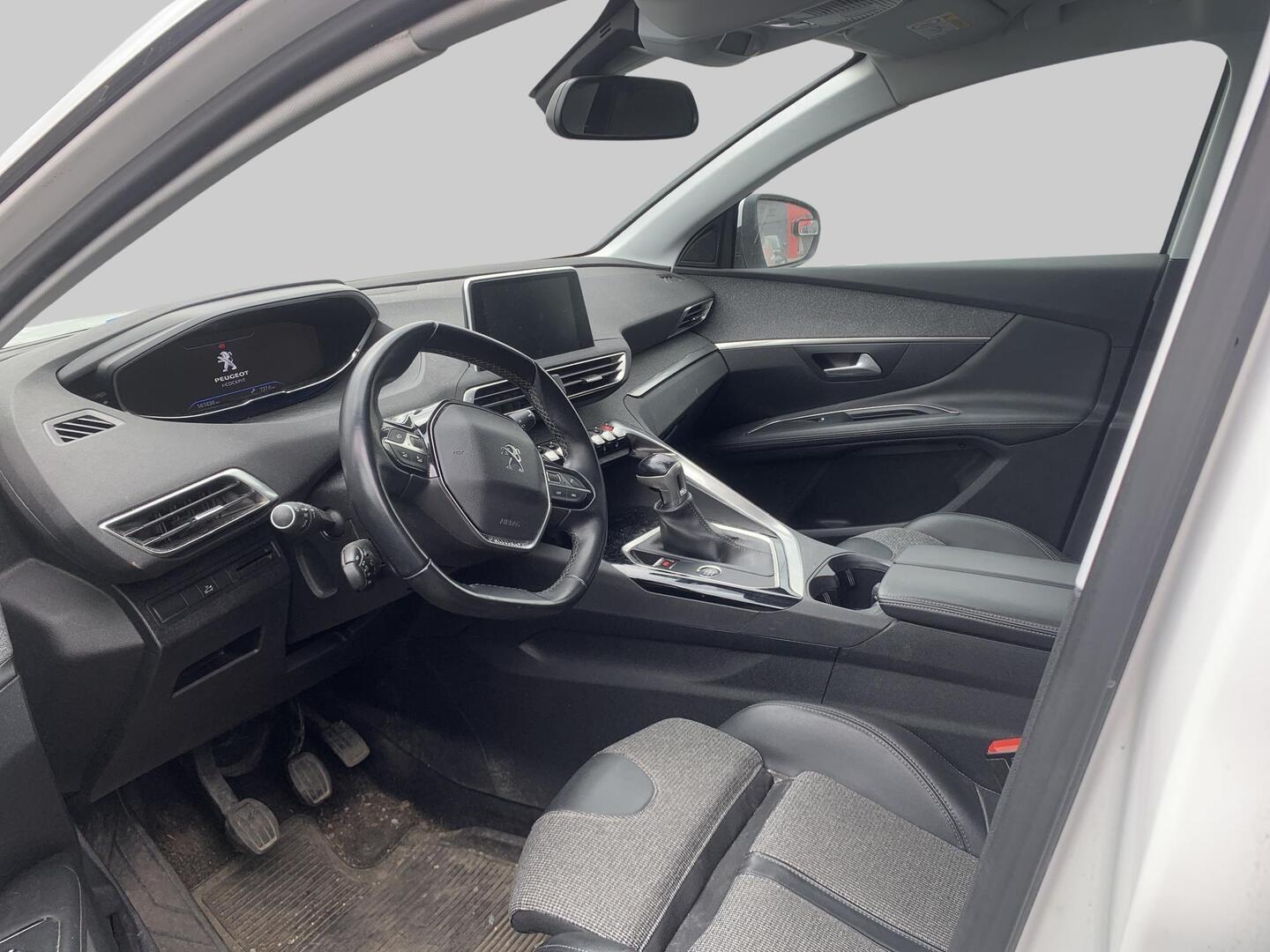 PEUGEOT 3008 2019