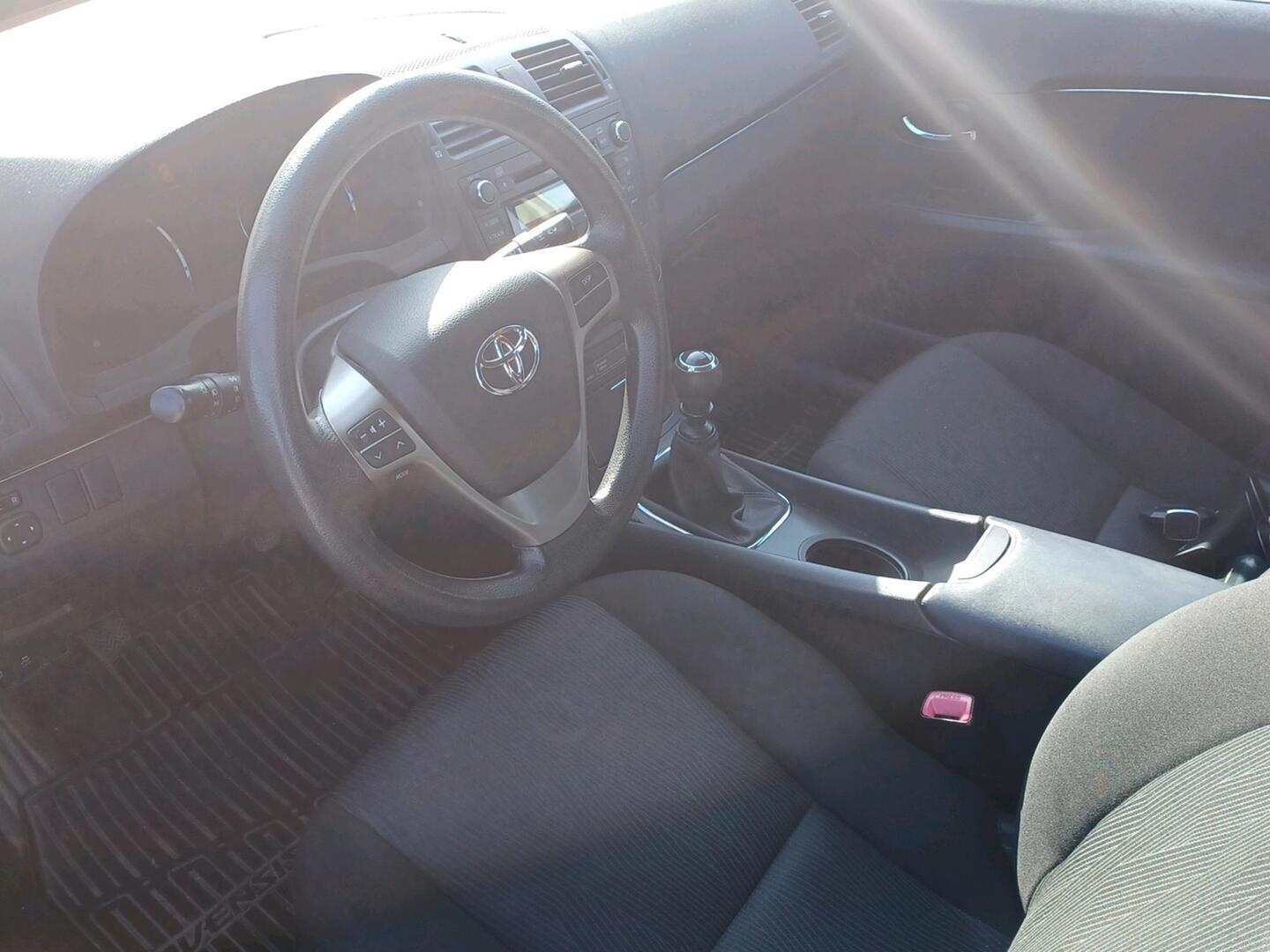 TOYOTA Avensis 2009