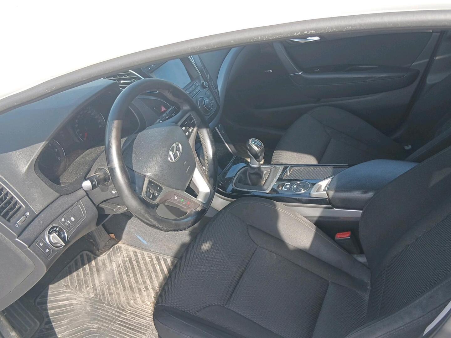 HYUNDAI i40 2012