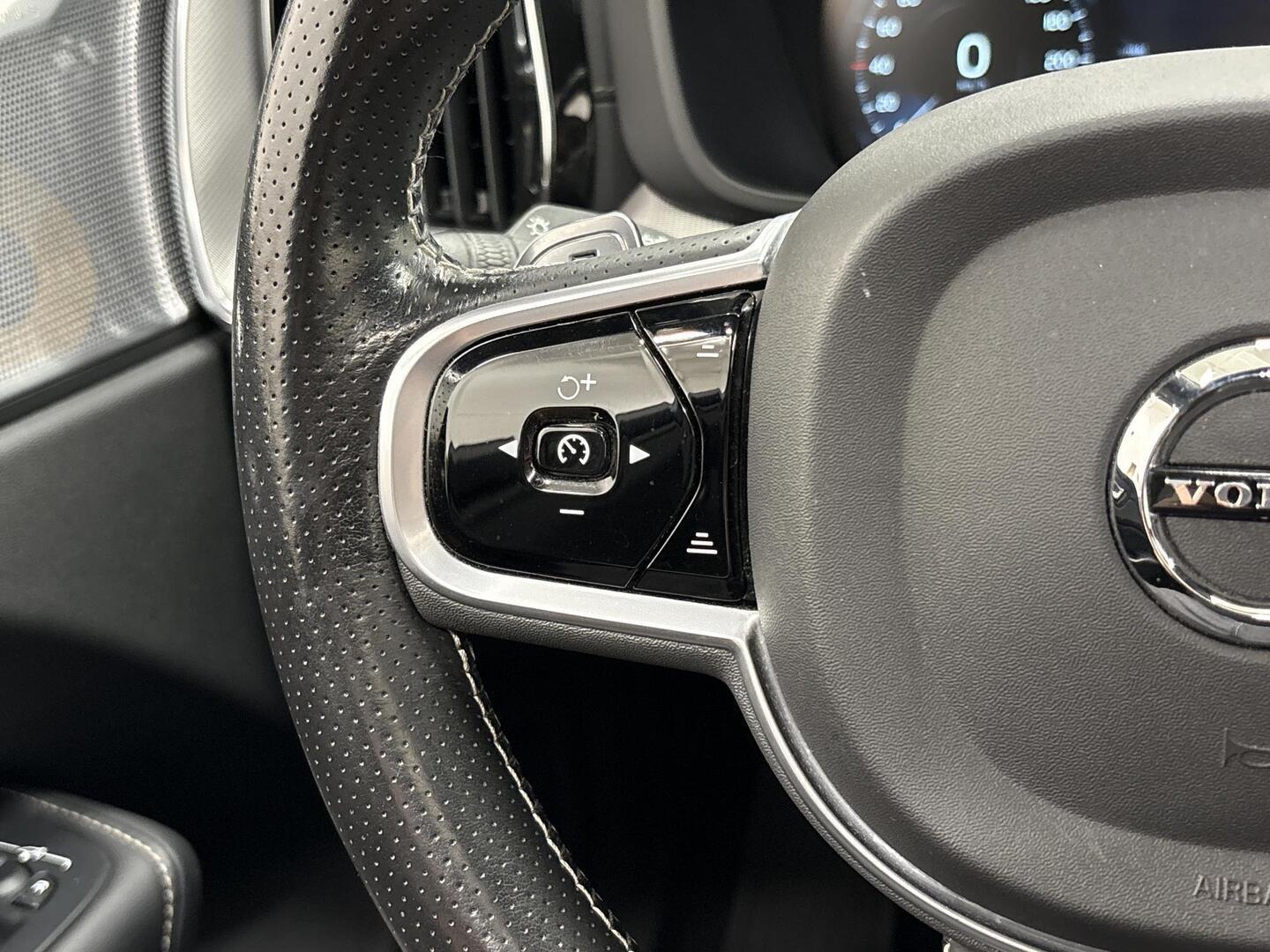 VOLVO XC60 2019
