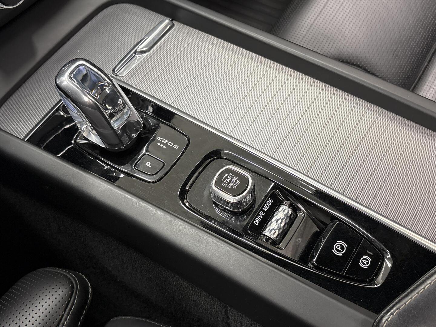 VOLVO XC60 2019