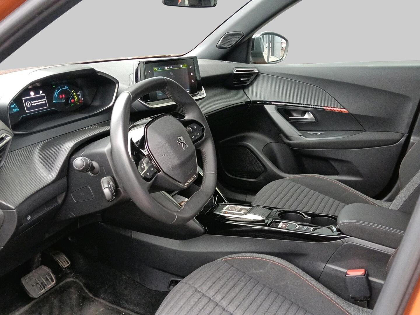 PEUGEOT e-2008 2023